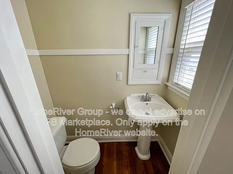 1531 E 20th St — Photo 26
