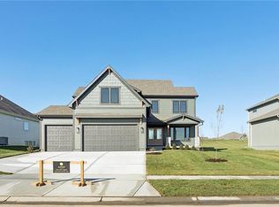 1916 Longview Dr, Liberty, MO 64068