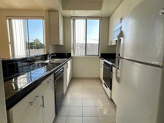3rd image of 1456 S Shenandoah St APT 202