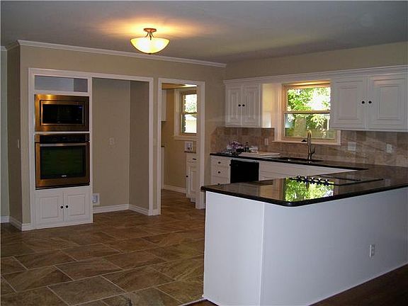 4th image of 2939 Huntleigh Dr