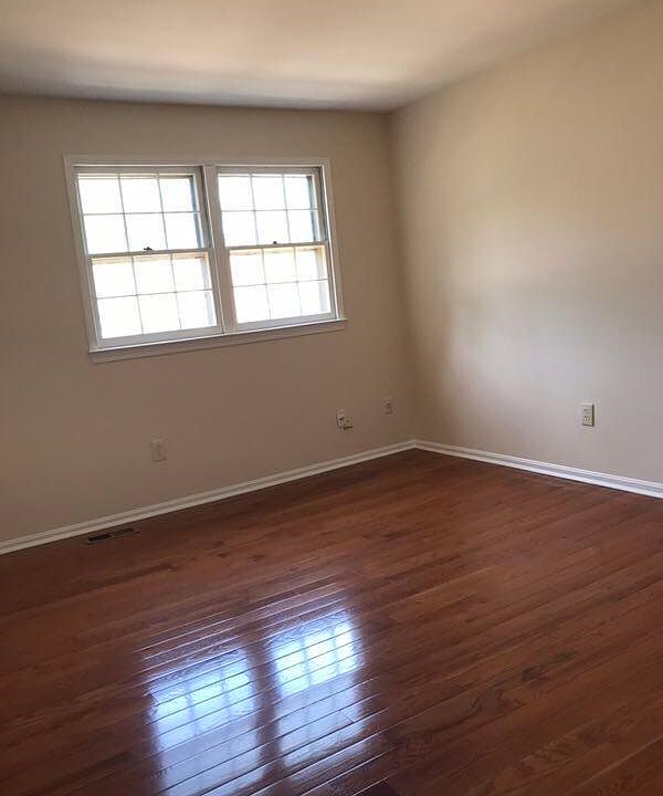 2nd image of 4527 King Edward Ct