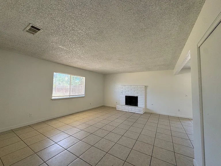 205 Ashlan Way — Photo 2