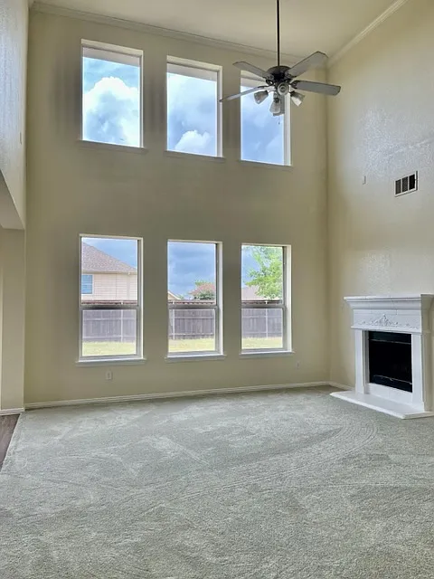4 bed, 2.5 bath, 3083 sqft, $3,000 — Photo 2