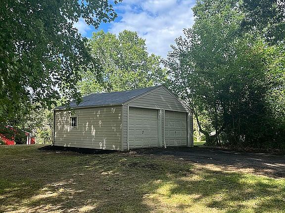 5th image of 2101 Greensburg Rd