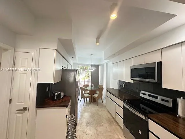 3900 Island Blvd #B303 — Photo 27
