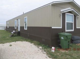 122 Metro Dr, Tye, TX 79563