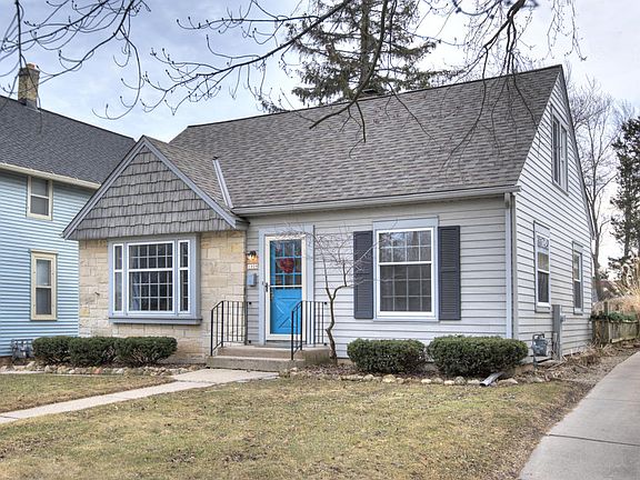 3rd image of 1009 W Grand Ave