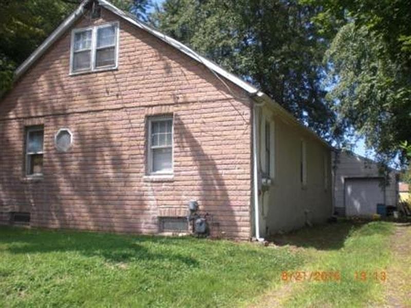 2nd image of 25 Jessie Ave