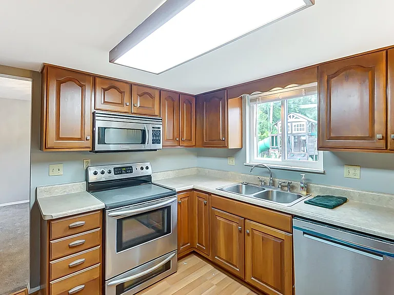 415 Rustic Ct — Photo 13