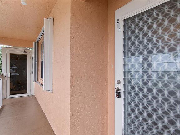 3rd image of 1845 NW 18th Street #201