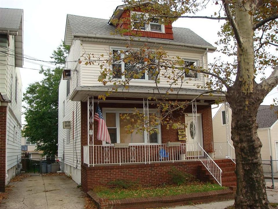 Front of House with Driveway