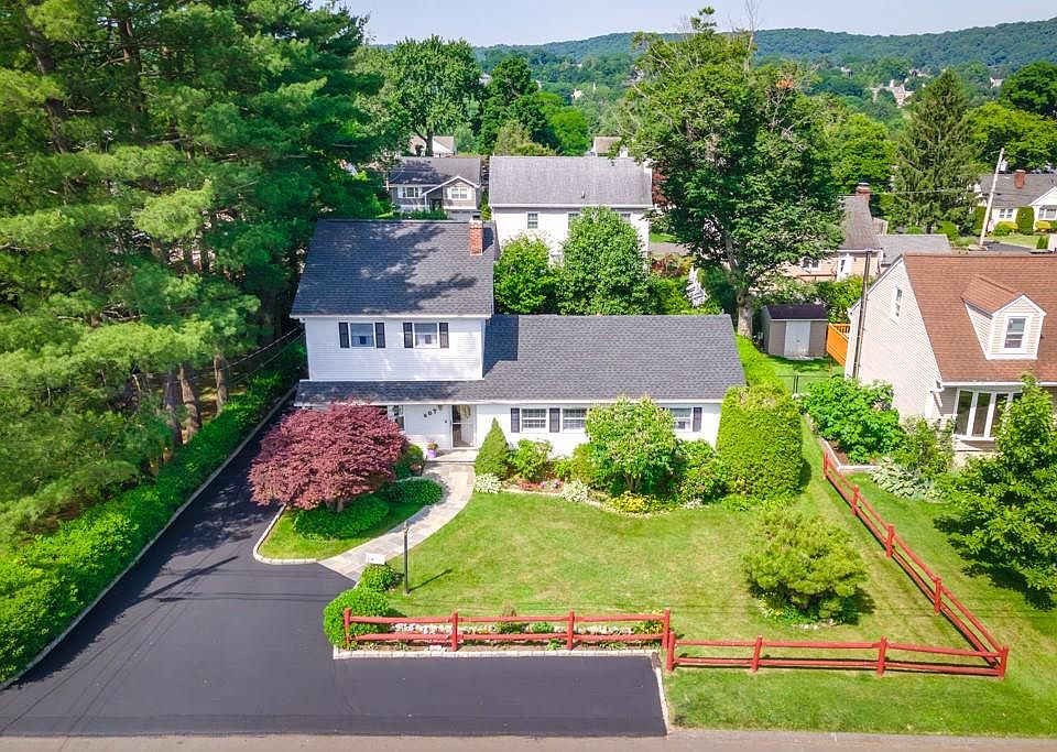 1st image of 207 Manhattan Avenue
