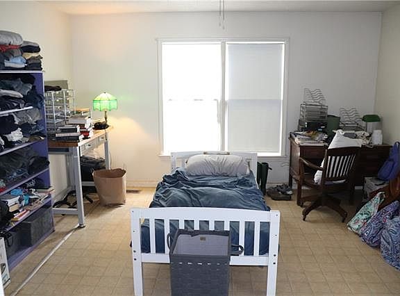 4th image of 520 27th Street Dr NE