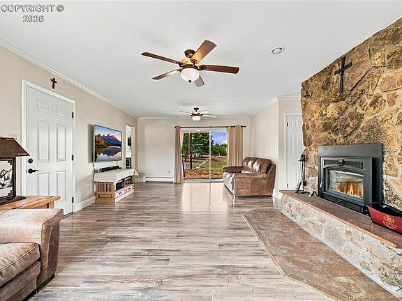 4th image of 8087 Oak Dr