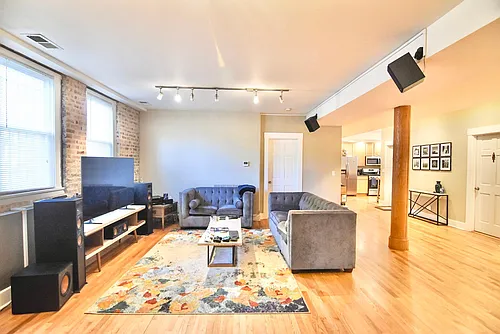 1457 N California Ave #1 Photo 1