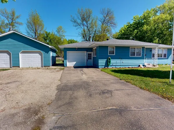 241 5th St SE, Glenville, MN 56036