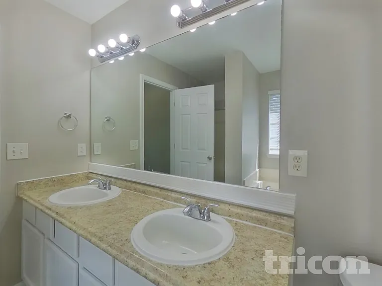 1030 Riverclift Dr — Photo 9