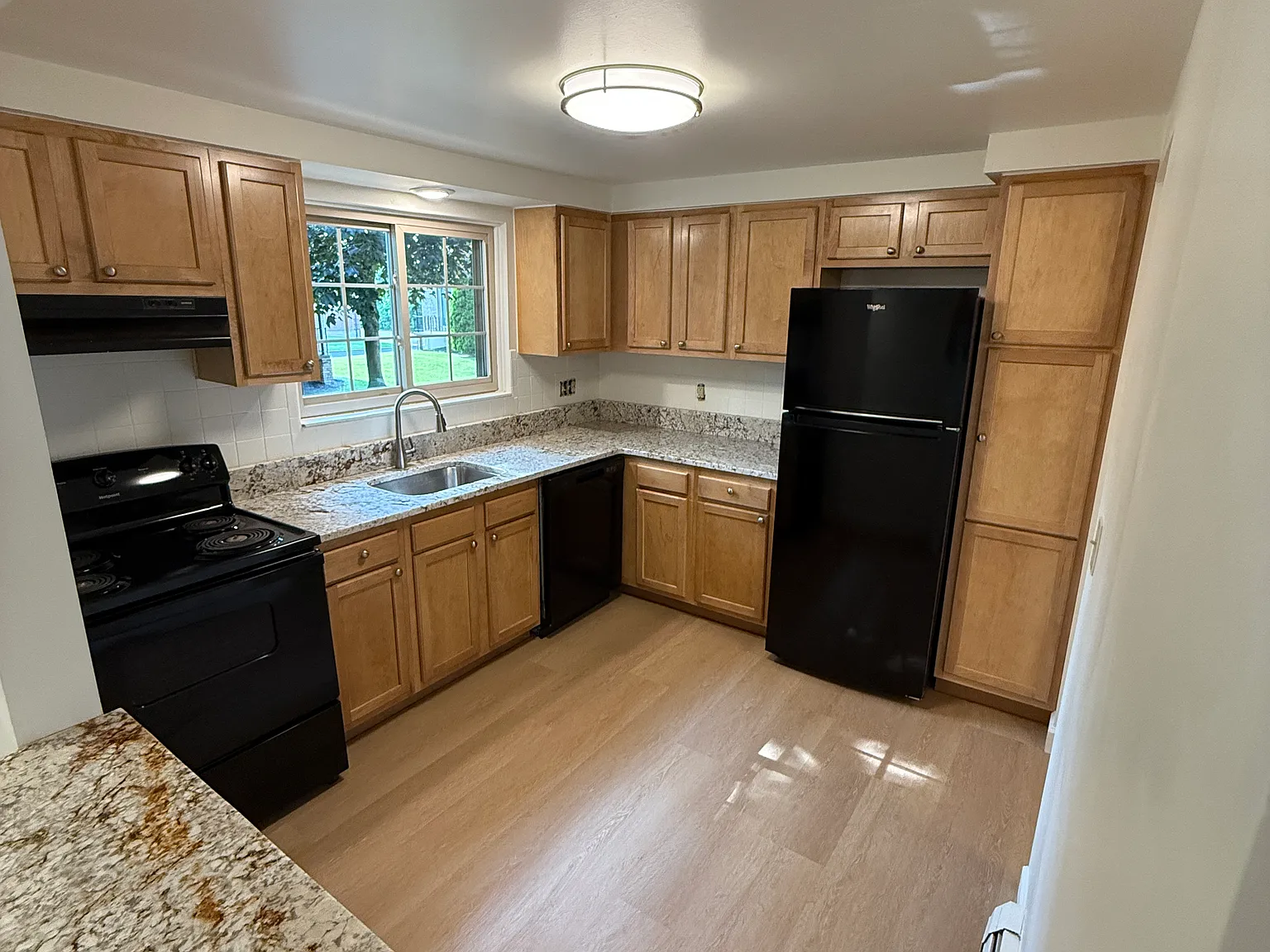 2 bed, 850 sqft, $1,695 — Photo 1