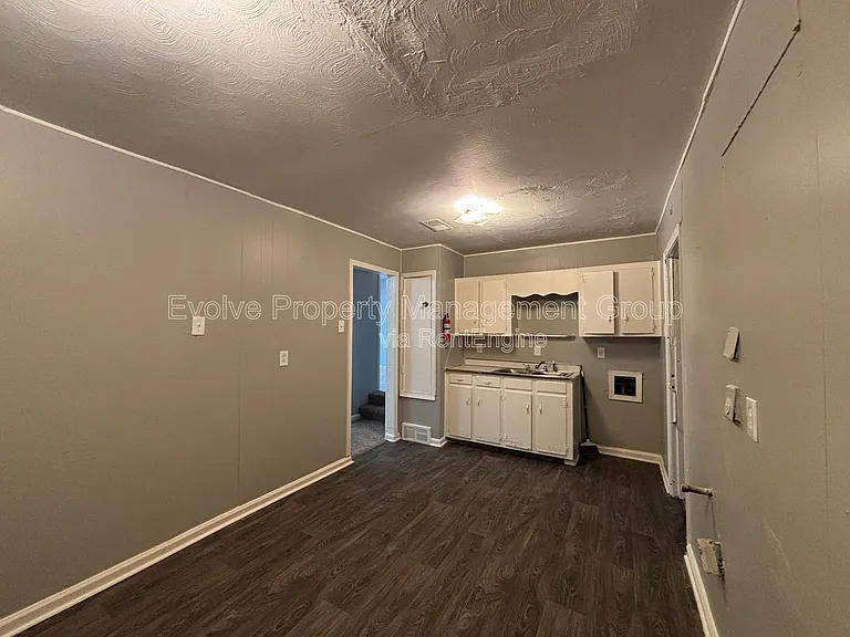 4268 Glenbrook St — Photo 4
