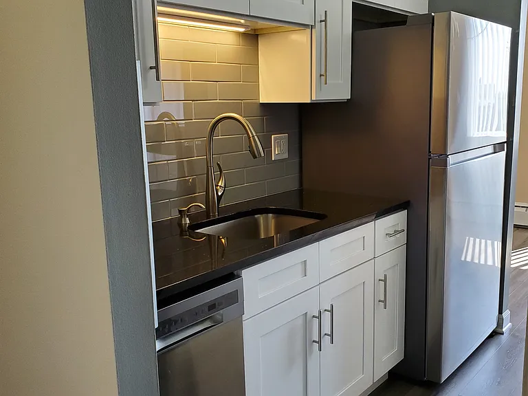 225 S Rohlwing Rd #514 — Photo 6
