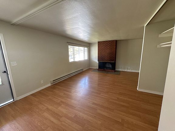 2nd image of 230-232 NE Azalea Dr