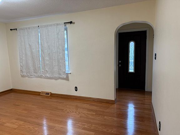 3rd image of 228 Linden Ave