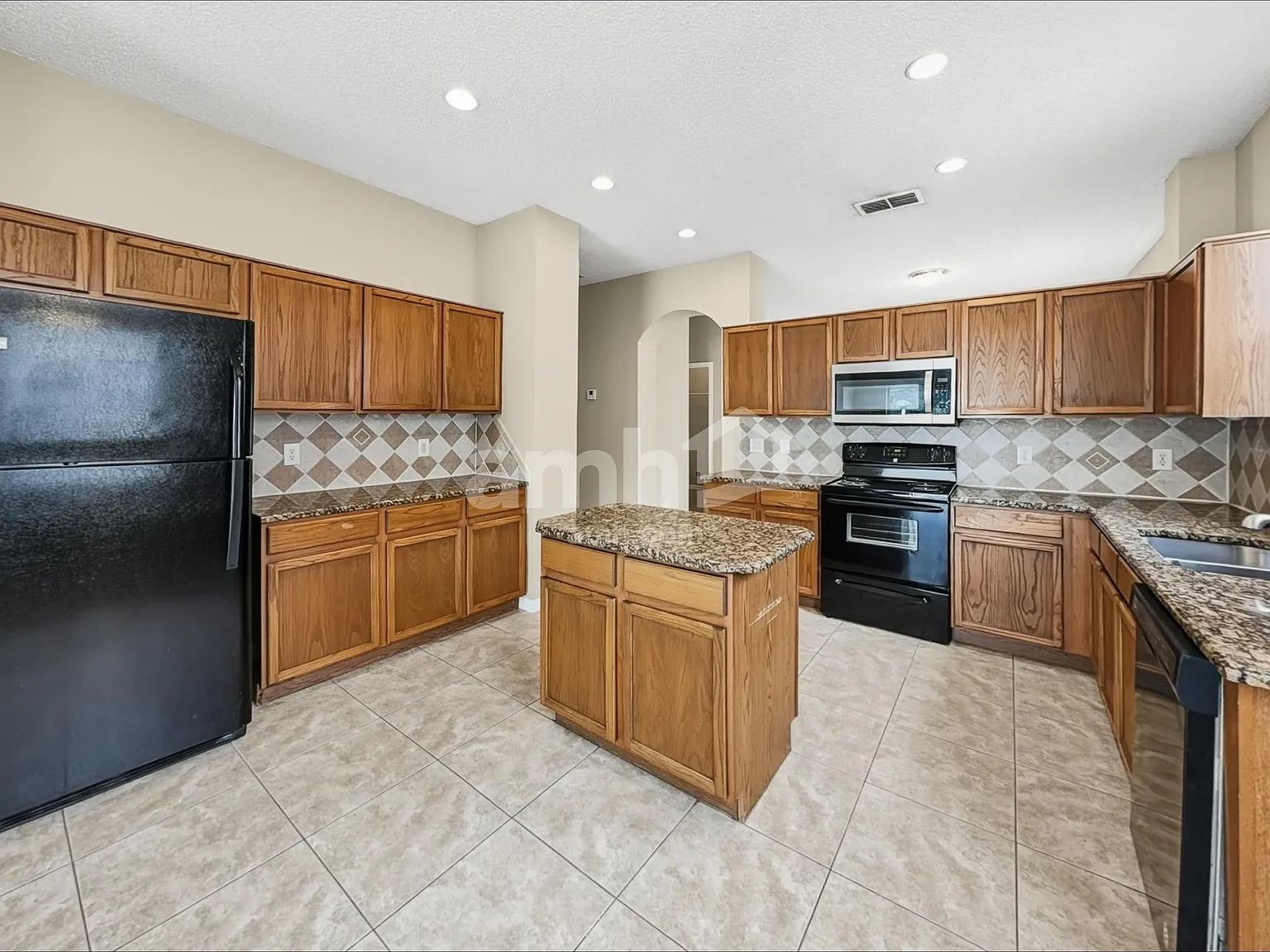 3 bed, 2.0 bath, 1972 sqft, $2,560 — Photo 4
