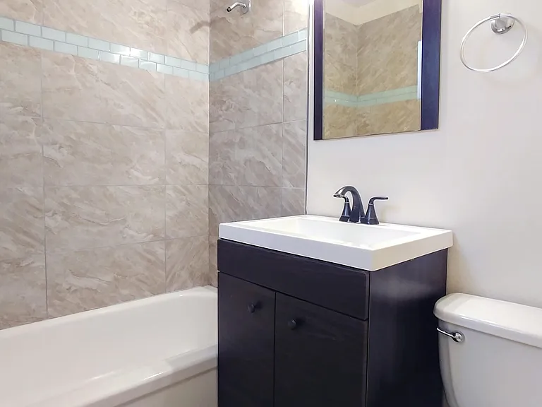 Renovated 1 Bedroom Apartment Close to UNM, CNM, and Roosevelt Park — Photo 18