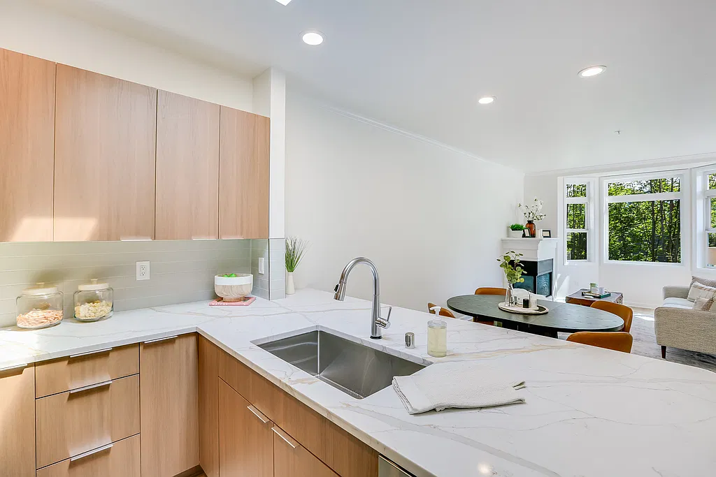 2 bed, 955 sqft, $2,995 — Photo 3