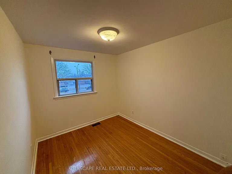 116 Guildwood Pkwy — Photo 8
