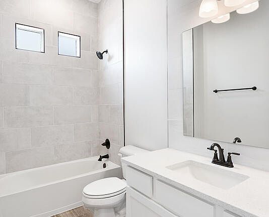 4th image of 13929 Madero Dr
