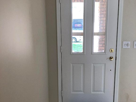 3rd image of 3032 Kay Dr SE