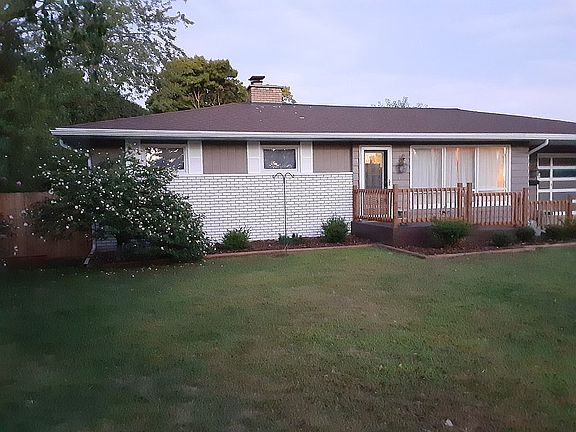 3rd image of 1920 Pine Ct