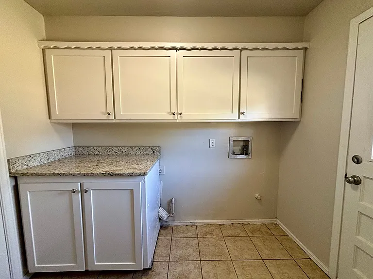 709 Sunset Dr — Photo 8