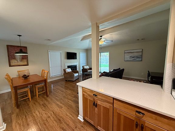 4th image of 9310 Oak Hills Dr