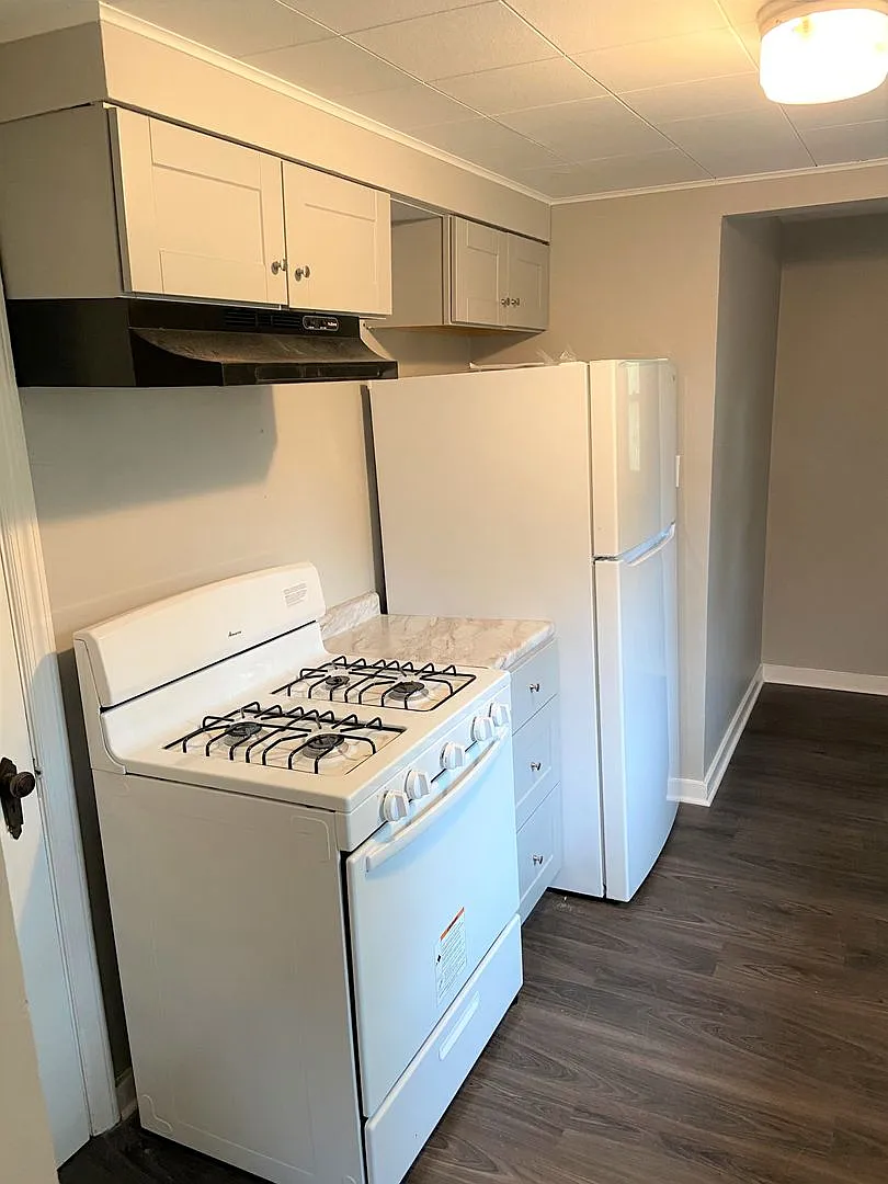 Newly renovated 3 bedroom house next to Penn Hills High School. Great location. Available October... — Photo 4