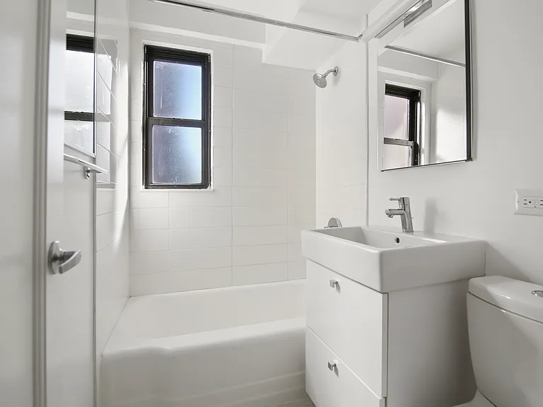 141 E 33rd St #7B — Photo 9