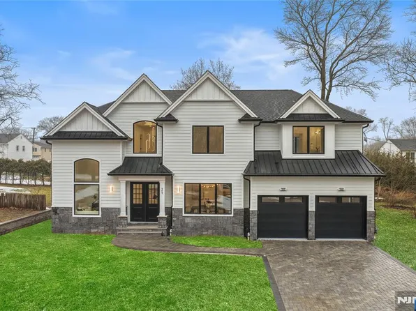21 Manor Court, Glen Rock, NJ 07452