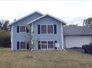 130 Liverpool Dr SE, Poplar Grove, IL 61065