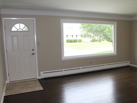 3rd image of 2382 Stanford Dr