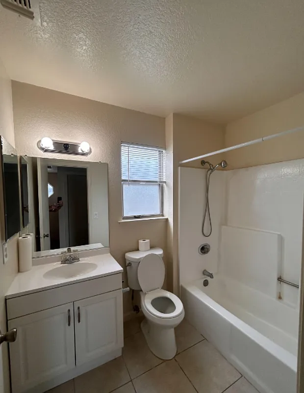 1 bed, 1.0 bath, $995 — Photo 3