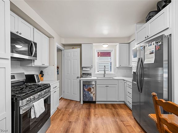 3rd image of 5234 Erwin St