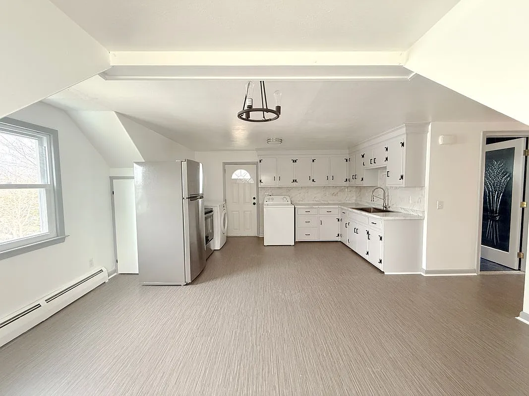 Building Photo - 91 Enright St #2