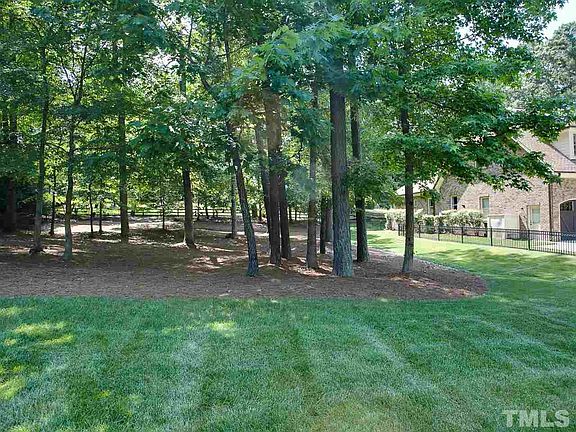 3rd image of 106 Cross Creek Dr