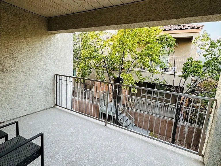 9160 Dimpled Ct — Photo 5