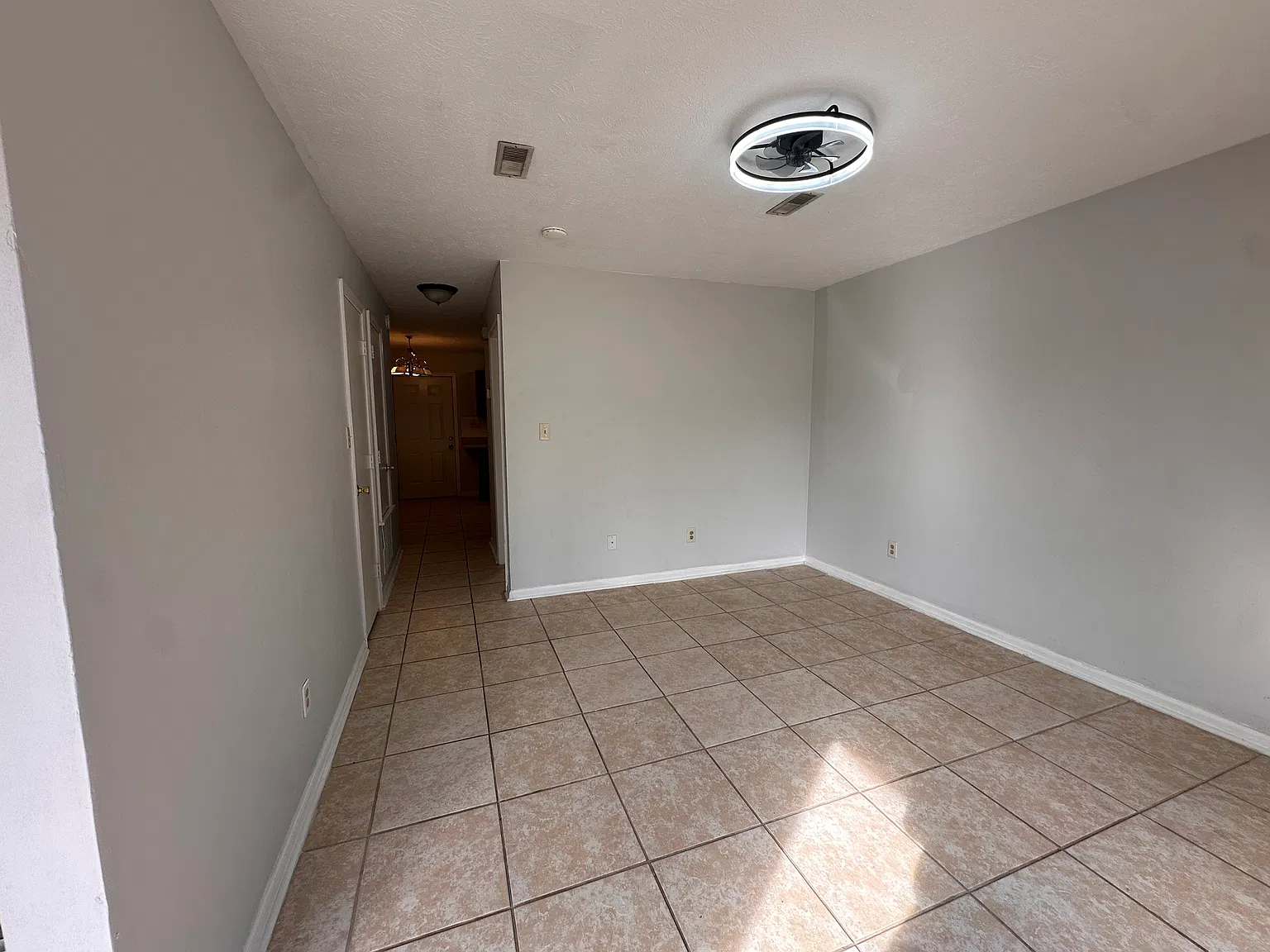 2 bed, 1.5 bath, 1024 sqft, $1,050 — Photo 2