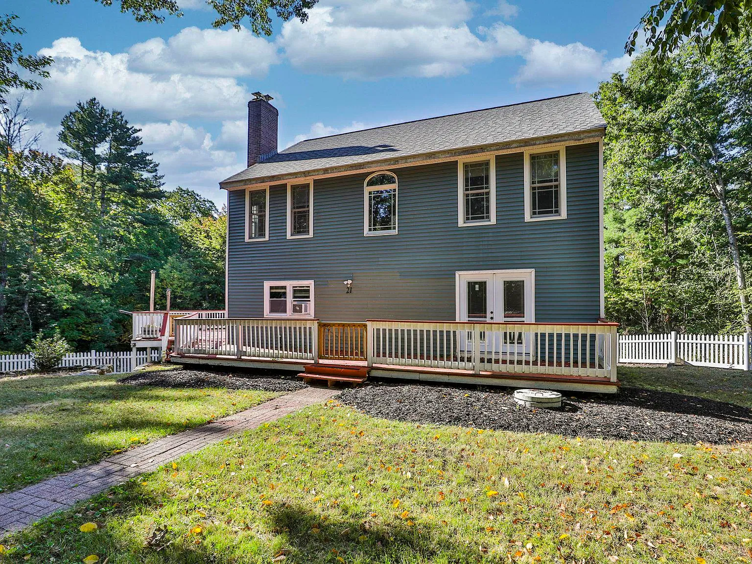 3 bed, 2.5 bath, 2247 sqft, $5,000 — Photo 3