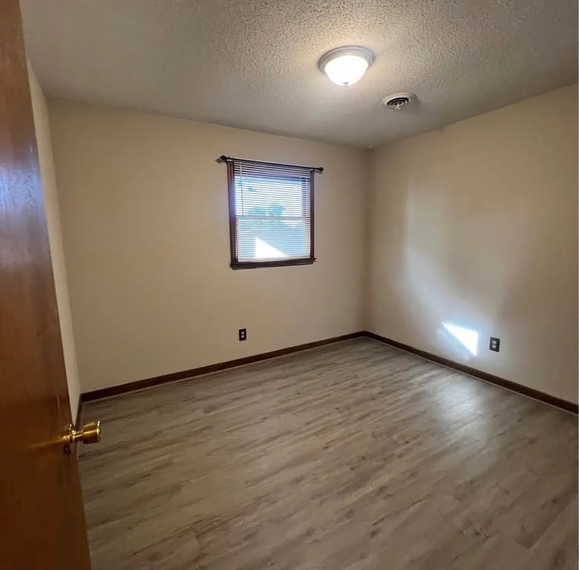 3 bed, 1025 sqft, $1,800 — Photo 4