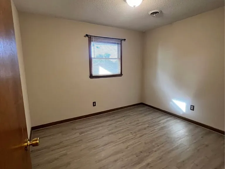 240 Wingo Rd — Photo 4
