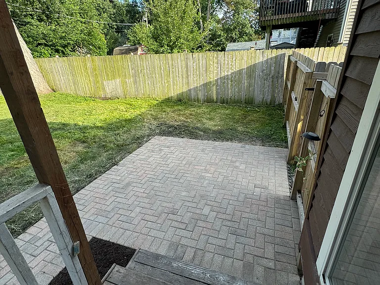 115 N Greenfield Ave — Photo 4